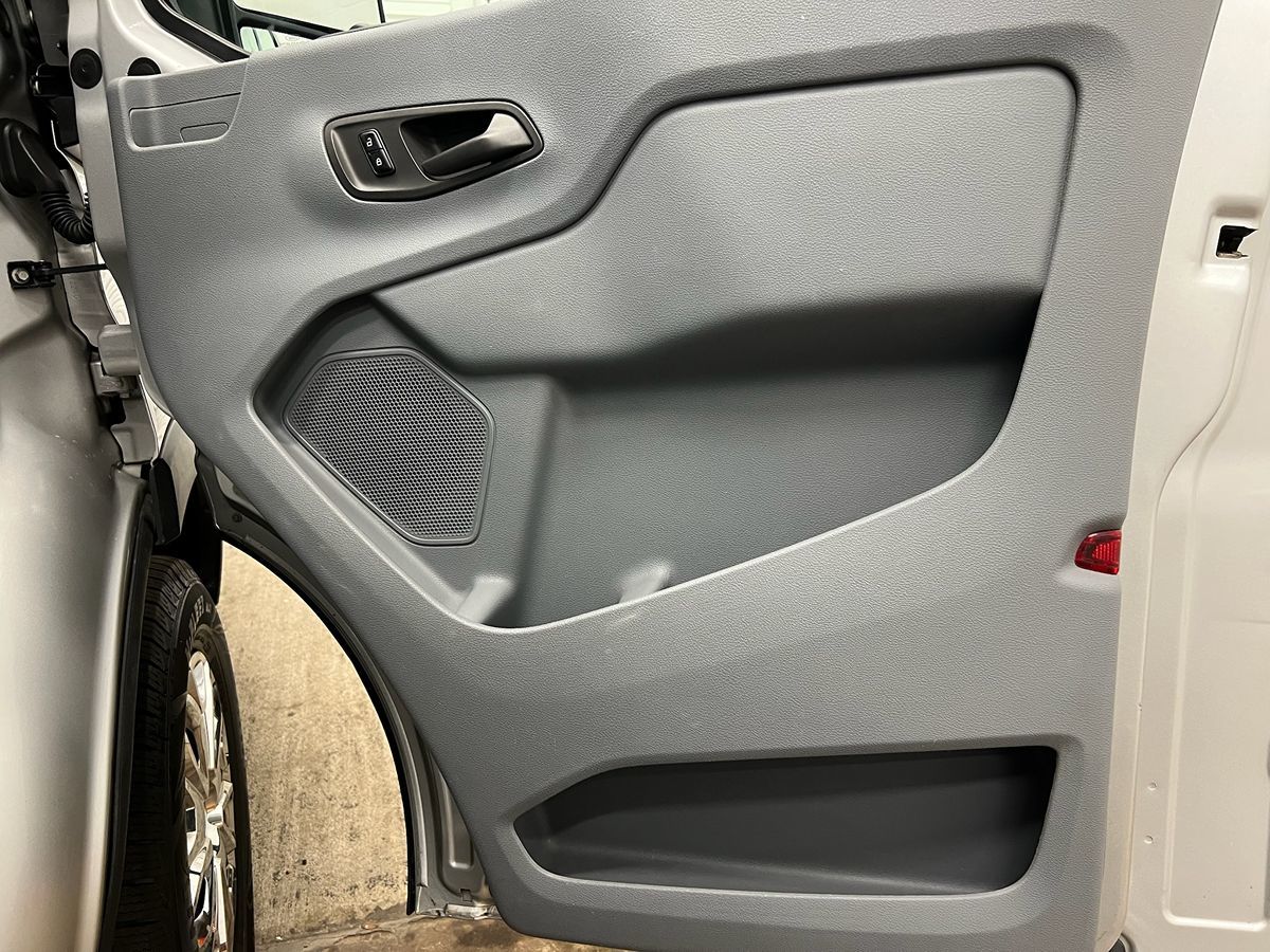 2016 Ford Transit XLT photo 14