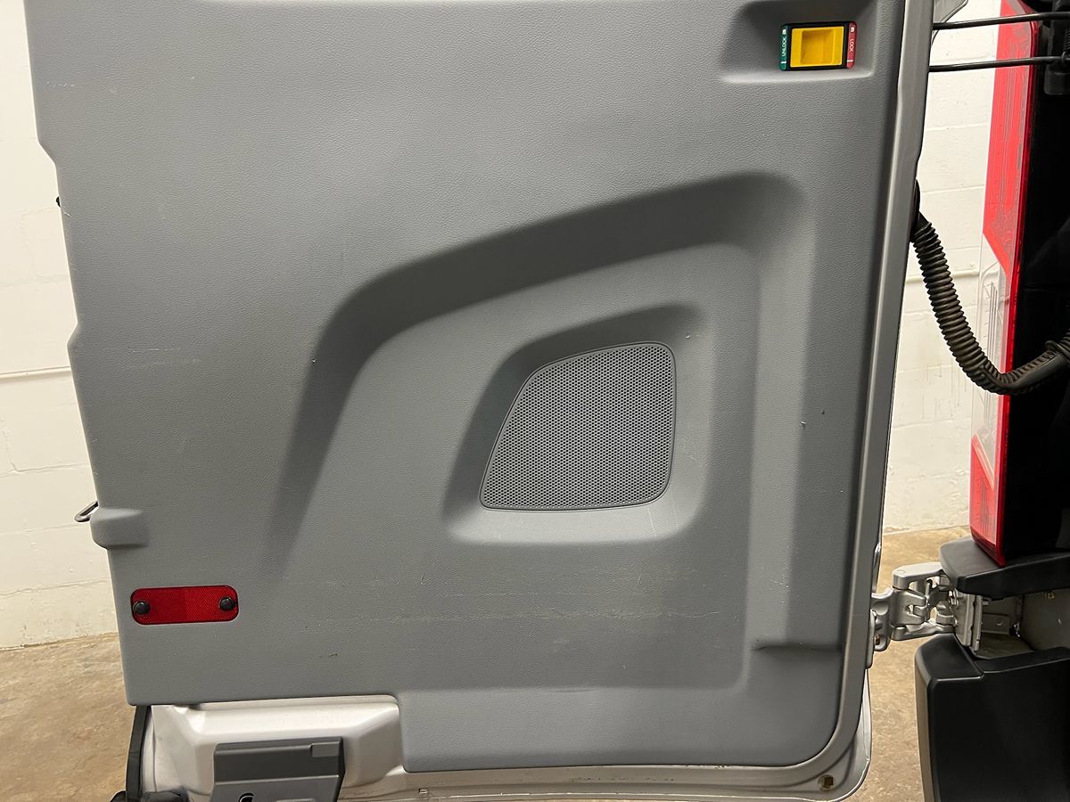 2016 Ford Transit XLT photo 16
