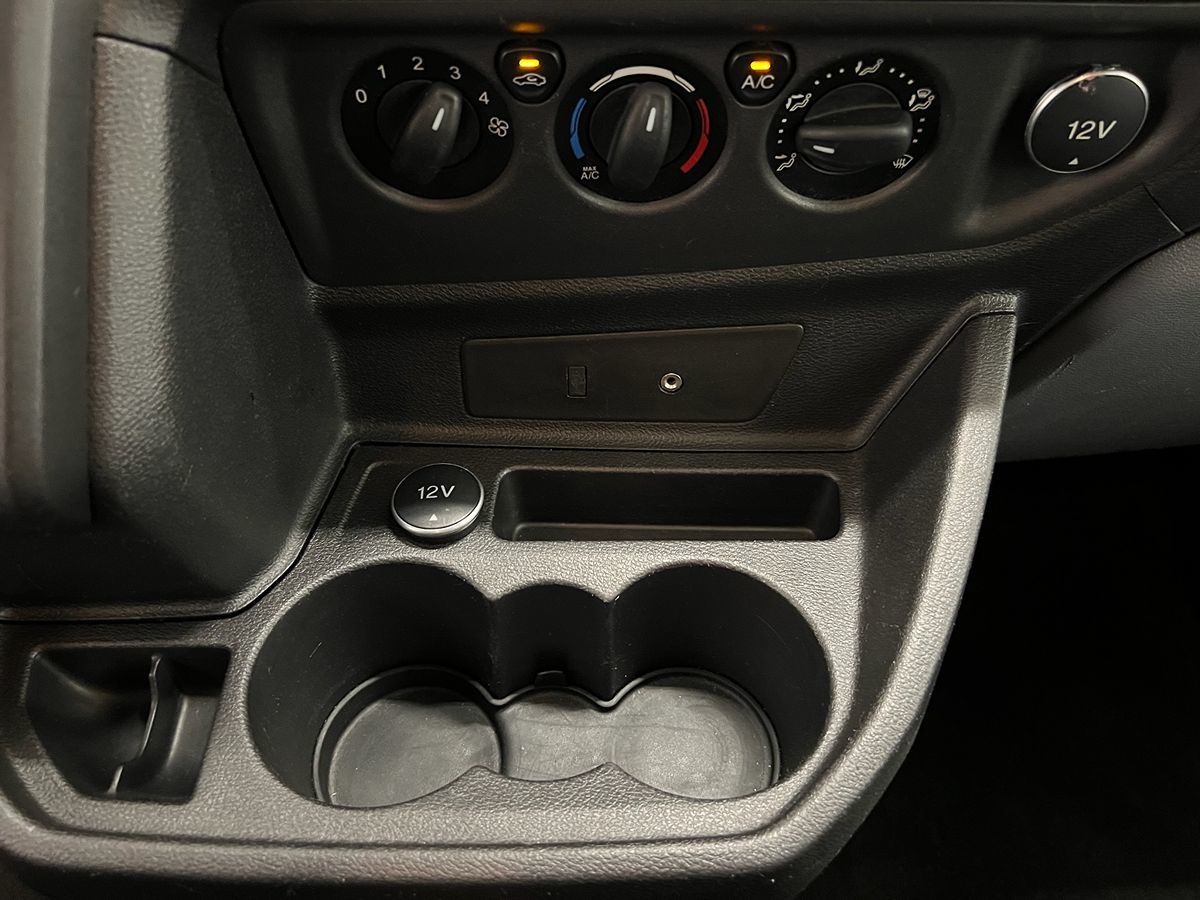 2016 Ford Transit XLT photo 17