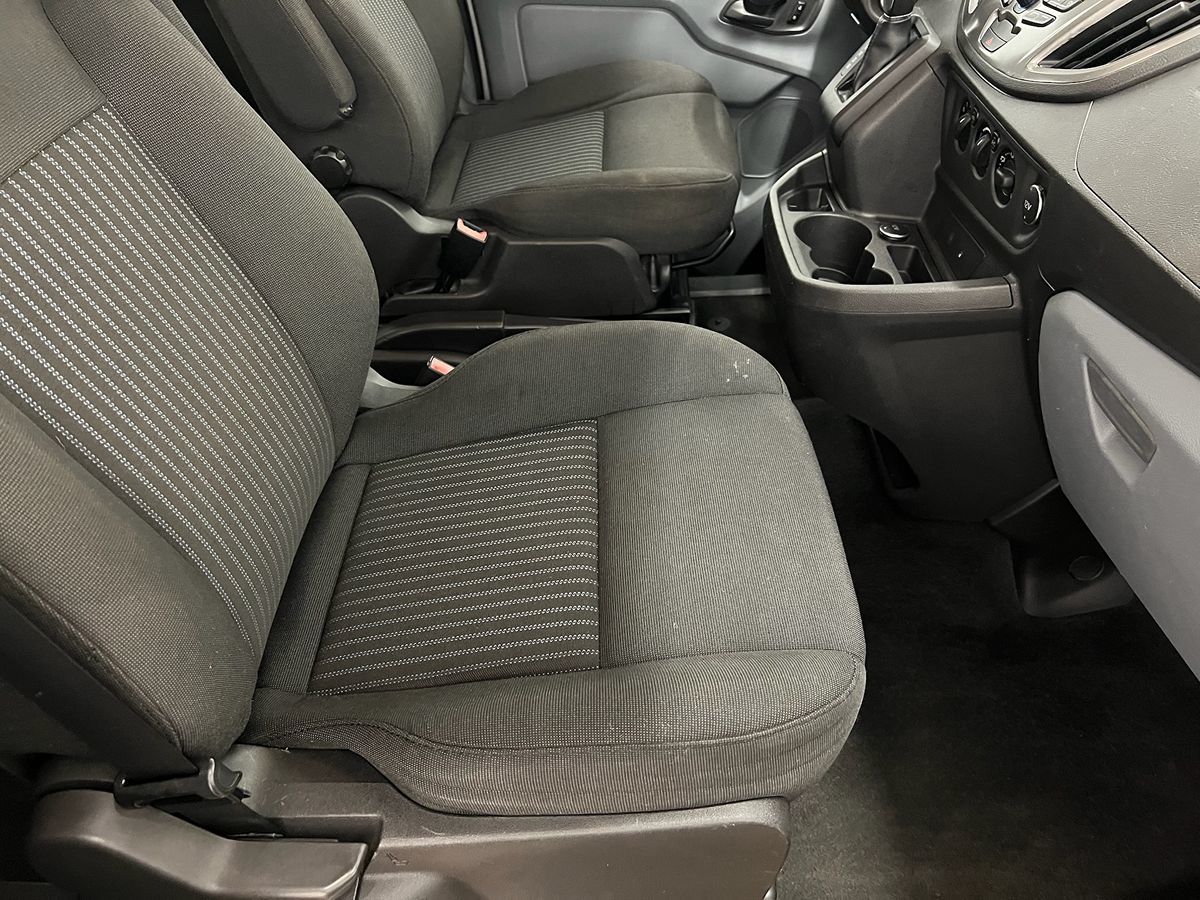 2016 Ford Transit XLT photo 5