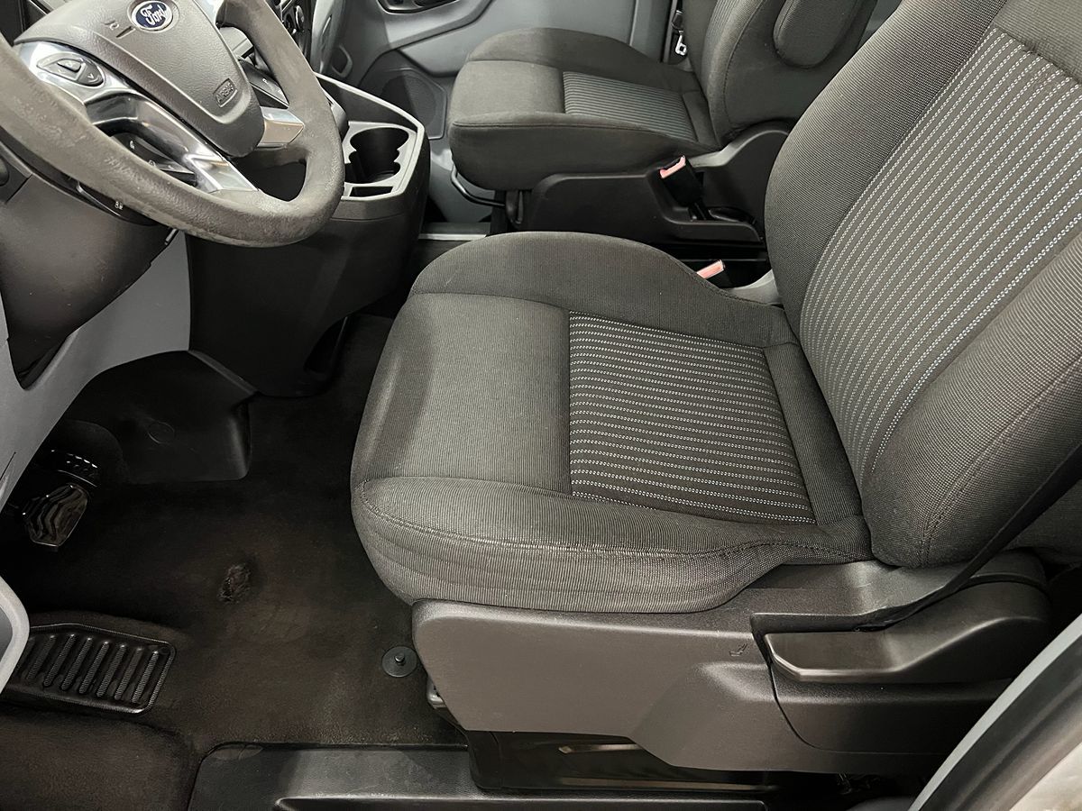 2016 Ford Transit XLT photo 6