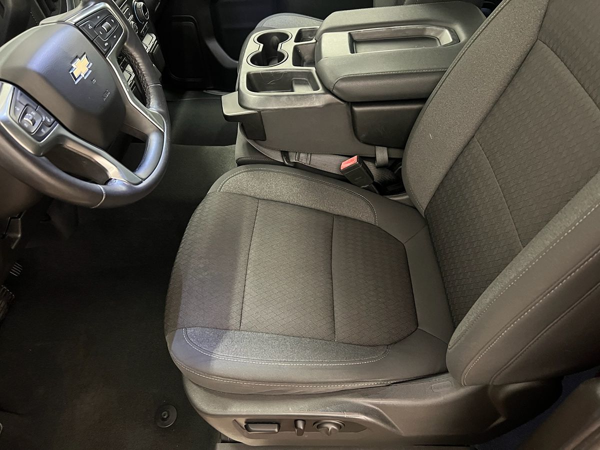 2021 Chevrolet Silverado 1500 LT photo 2
