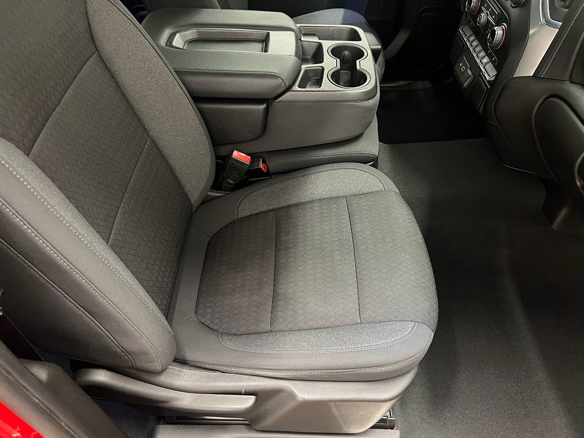 2021 Chevrolet Silverado 1500 LT photo 3