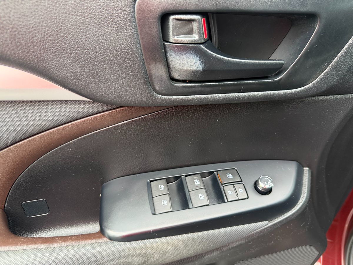 2019 Toyota Highlander LE SE photo 4