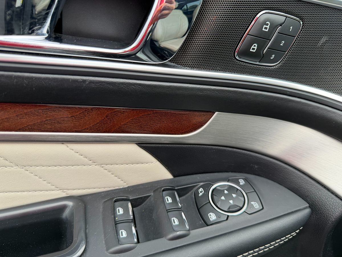 2018 Ford Explorer Platinum photo 4