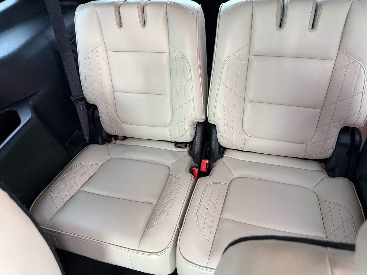 2018 Ford Explorer Platinum photo 3