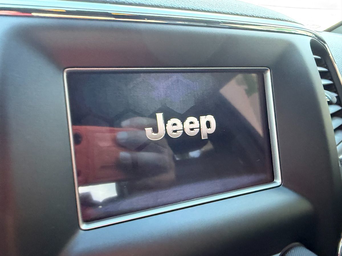2019 Jeep Grand Cherokee Laredo E photo 4