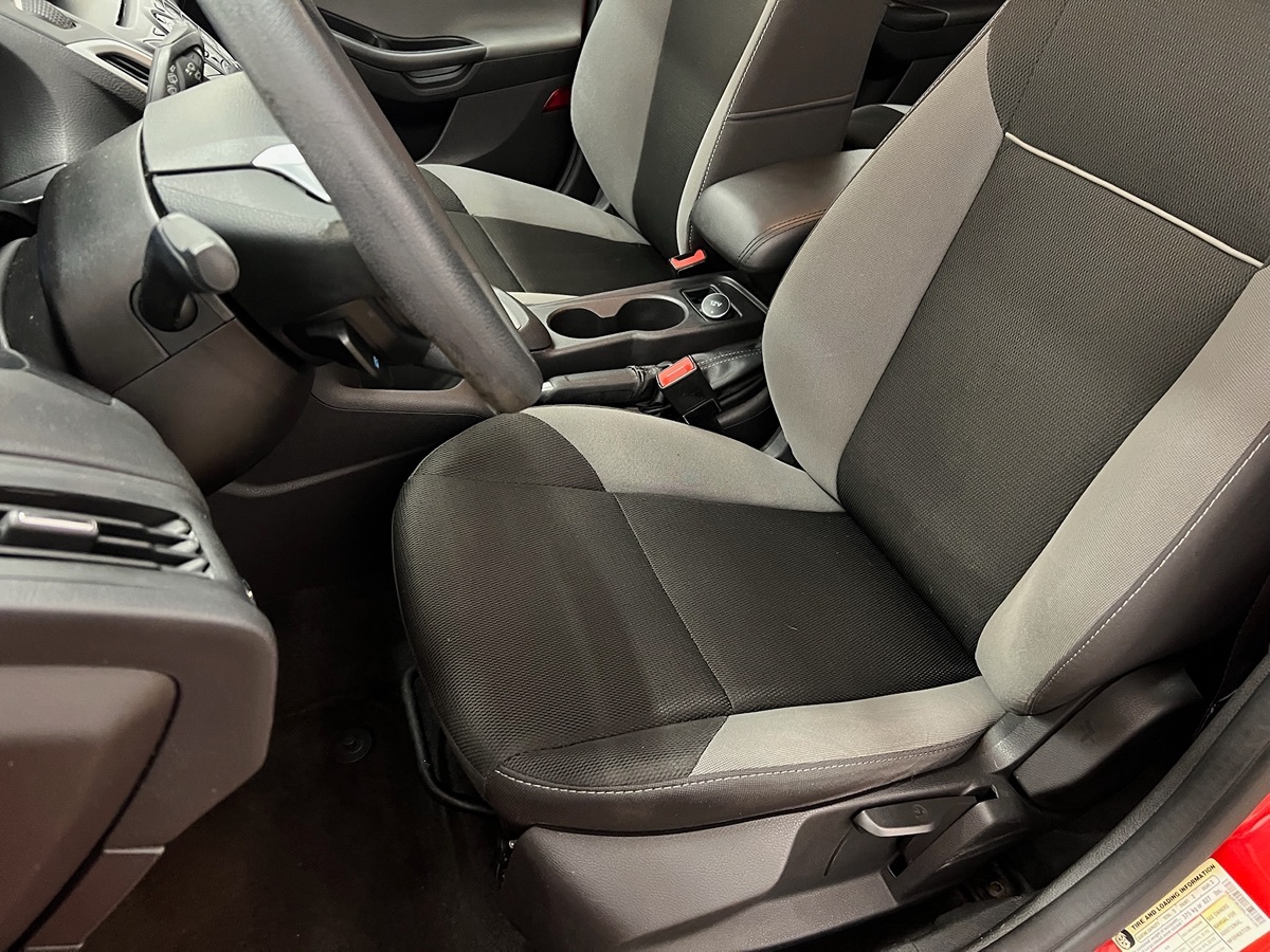 2014 Ford Focus SE photo 4