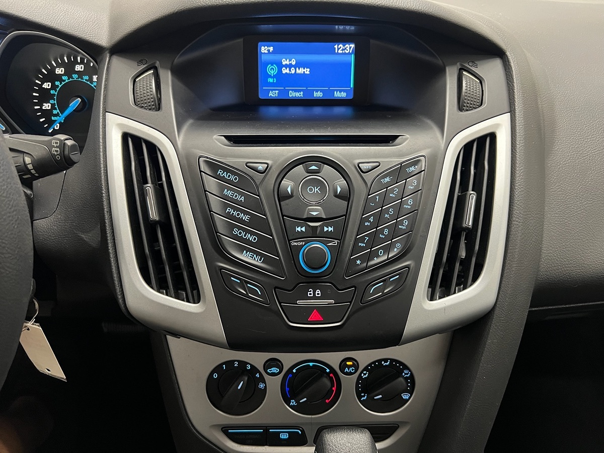 2014 Ford Focus SE photo 3