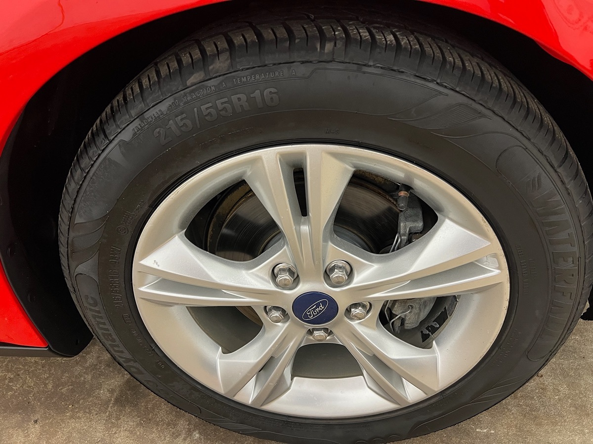 2014 Ford Focus SE photo 2