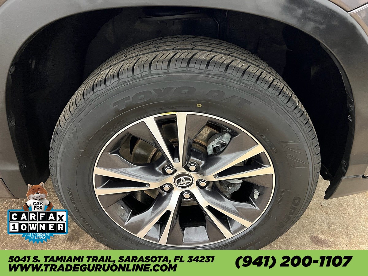 2018 Toyota Highlander LE Plus SE photo 2