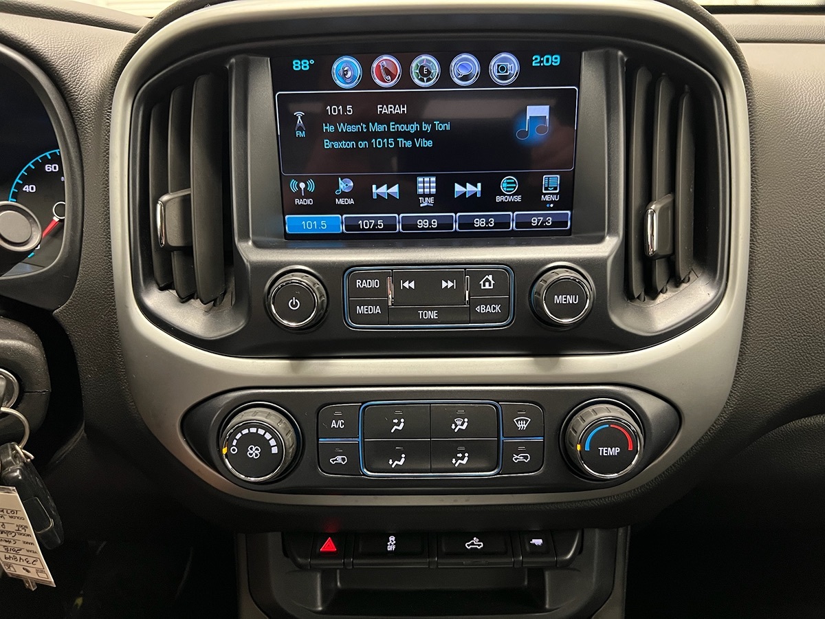 2018 Chevrolet Colorado LT photo 3