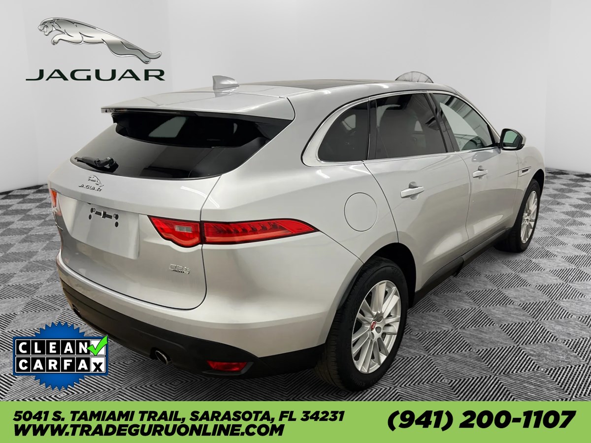 2017 Jaguar F-PACE Prestige photo 2