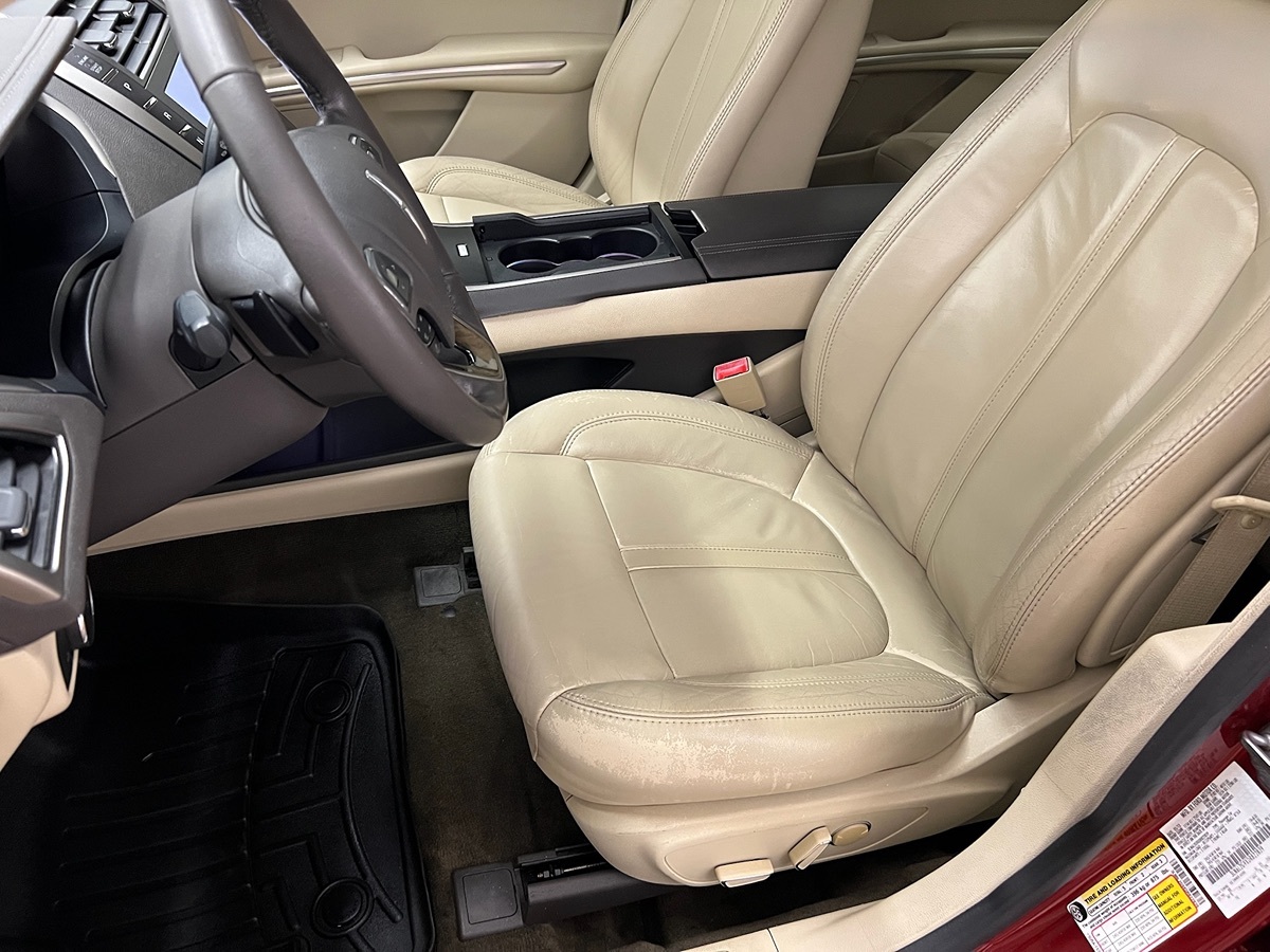 2013 Lincoln MKZ Base photo 3