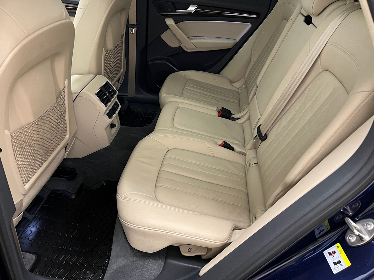 Photo 10 of this Audi Q5