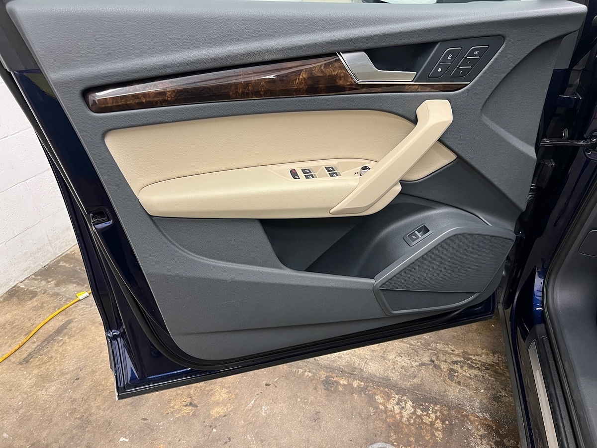 Photo 15 of this Audi Q5