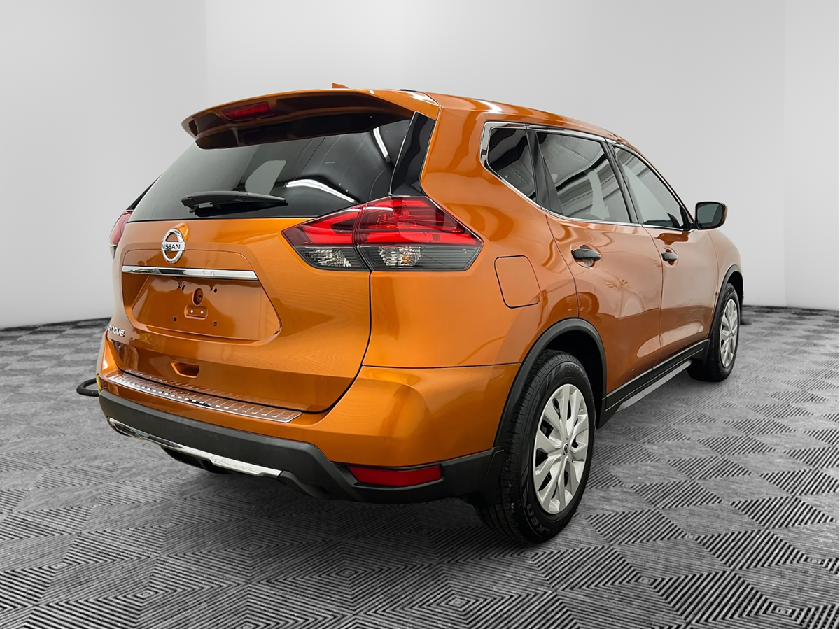Photo 2 of this Nissan Rogue