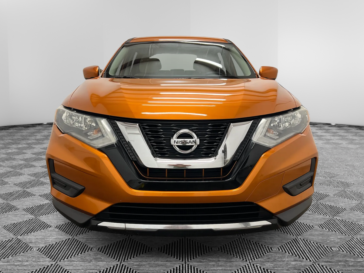 Photo 3 of this Nissan Rogue