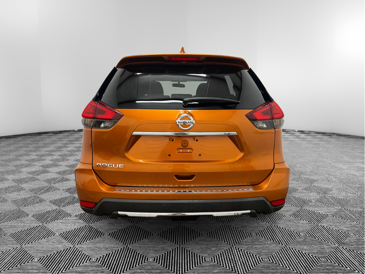 Photo 5 of this Nissan Rogue