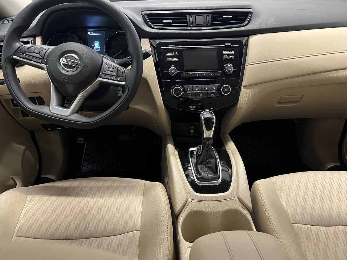 Photo 11 of this Nissan Rogue