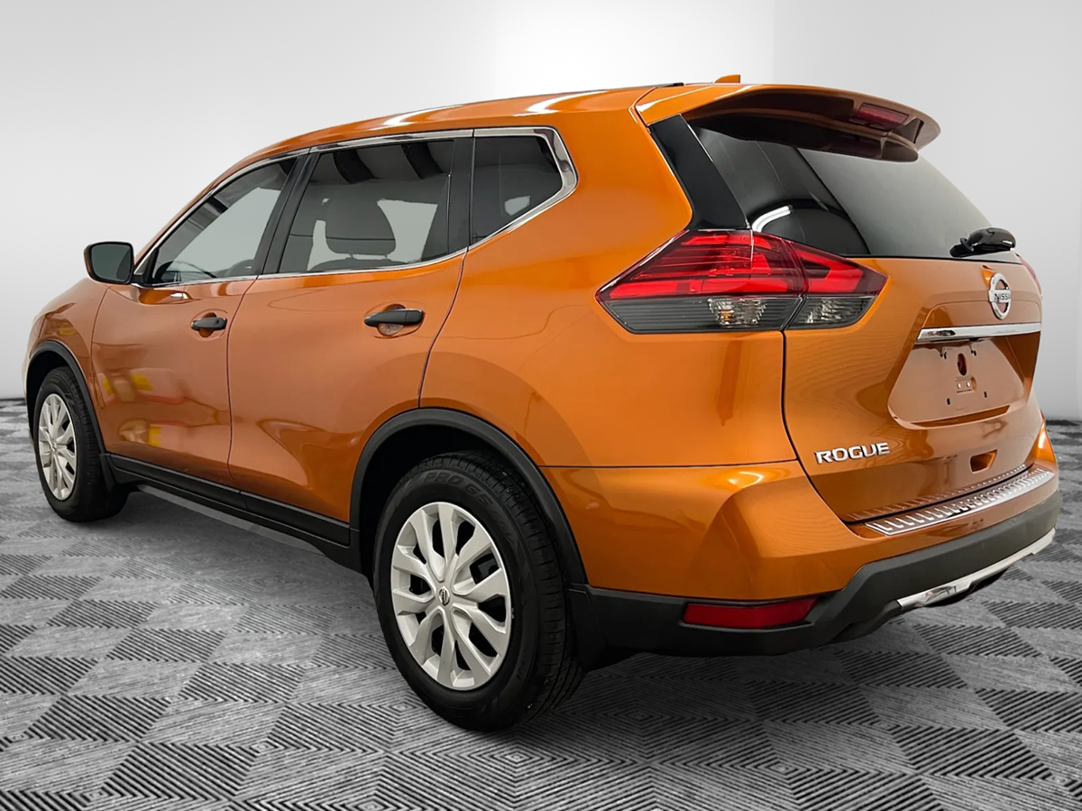 Photo 6 of this Nissan Rogue