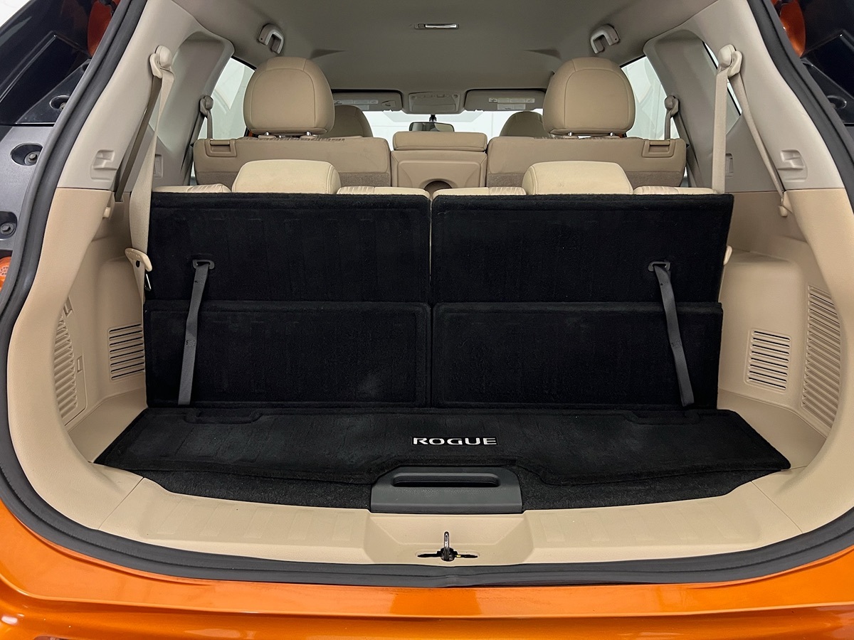 Photo 13 of this Nissan Rogue