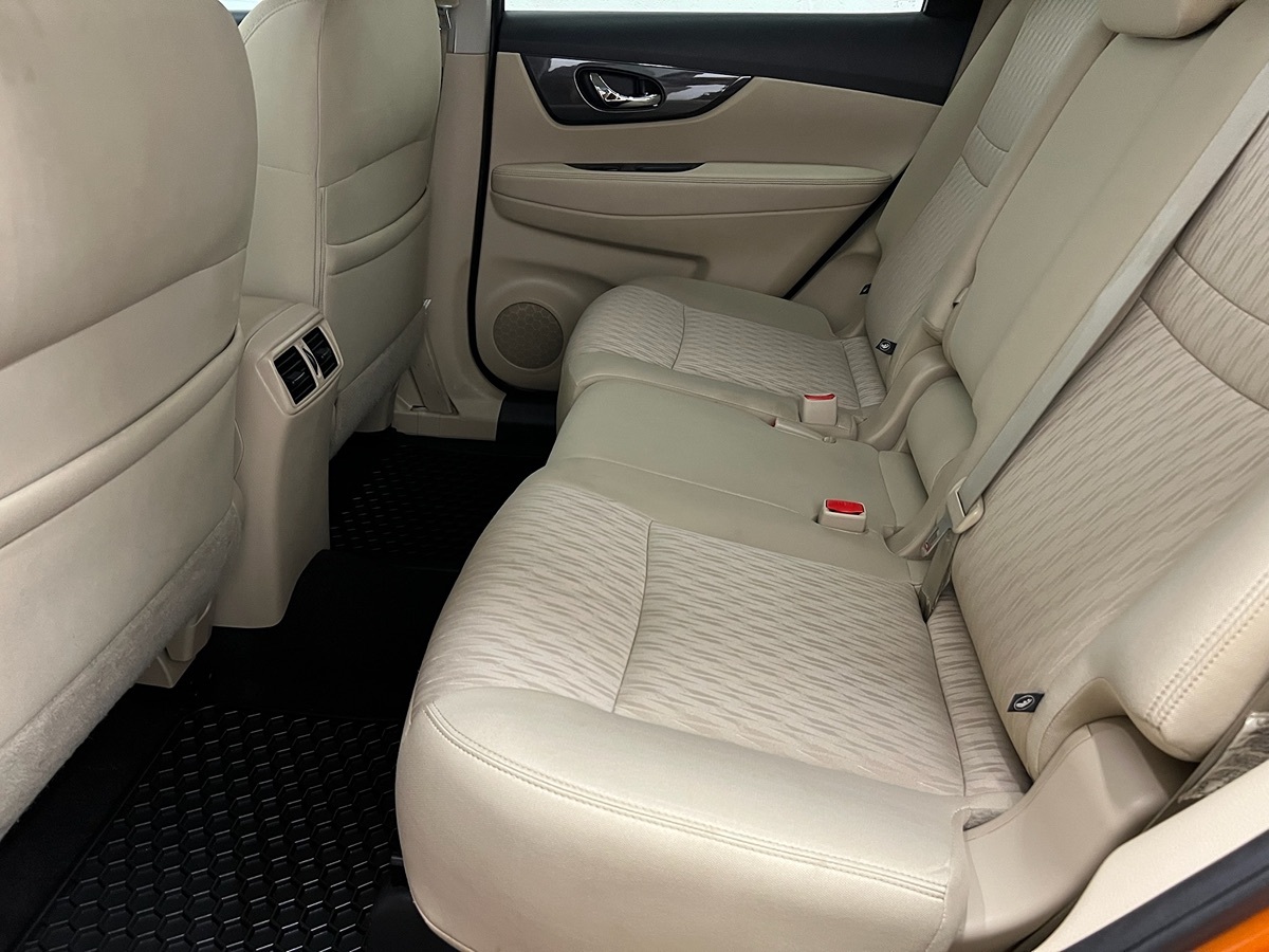 Photo 8 of this Nissan Rogue