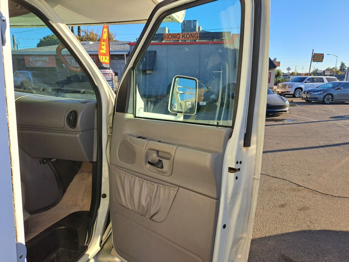 2001 Ford Econoline null photo 49