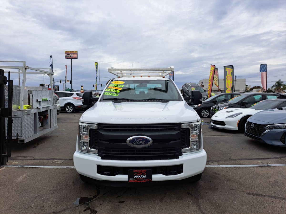 2017 Ford F-350 Super Duty Chassis Cab XL photo 2