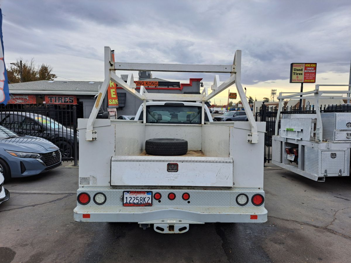 2017 Ford F-350 Super Duty Chassis Cab XL photo 24