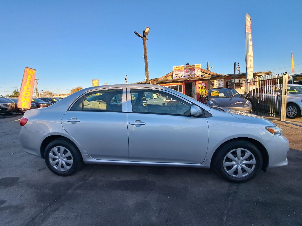 2009 Toyota Corolla LE photo 15