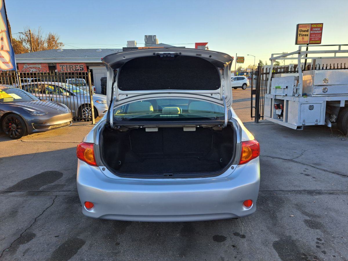 2009 Toyota Corolla LE photo 22