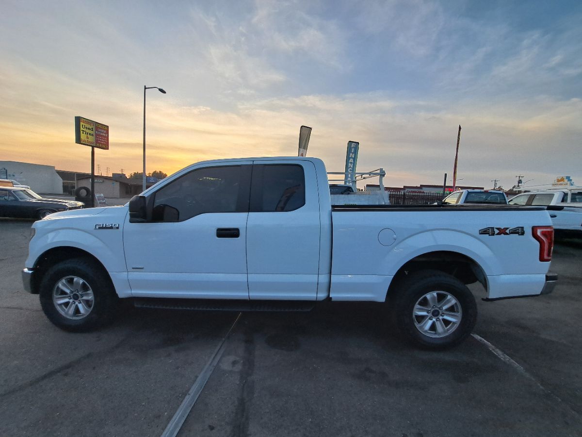 2015 Ford F-150 XLT photo 3