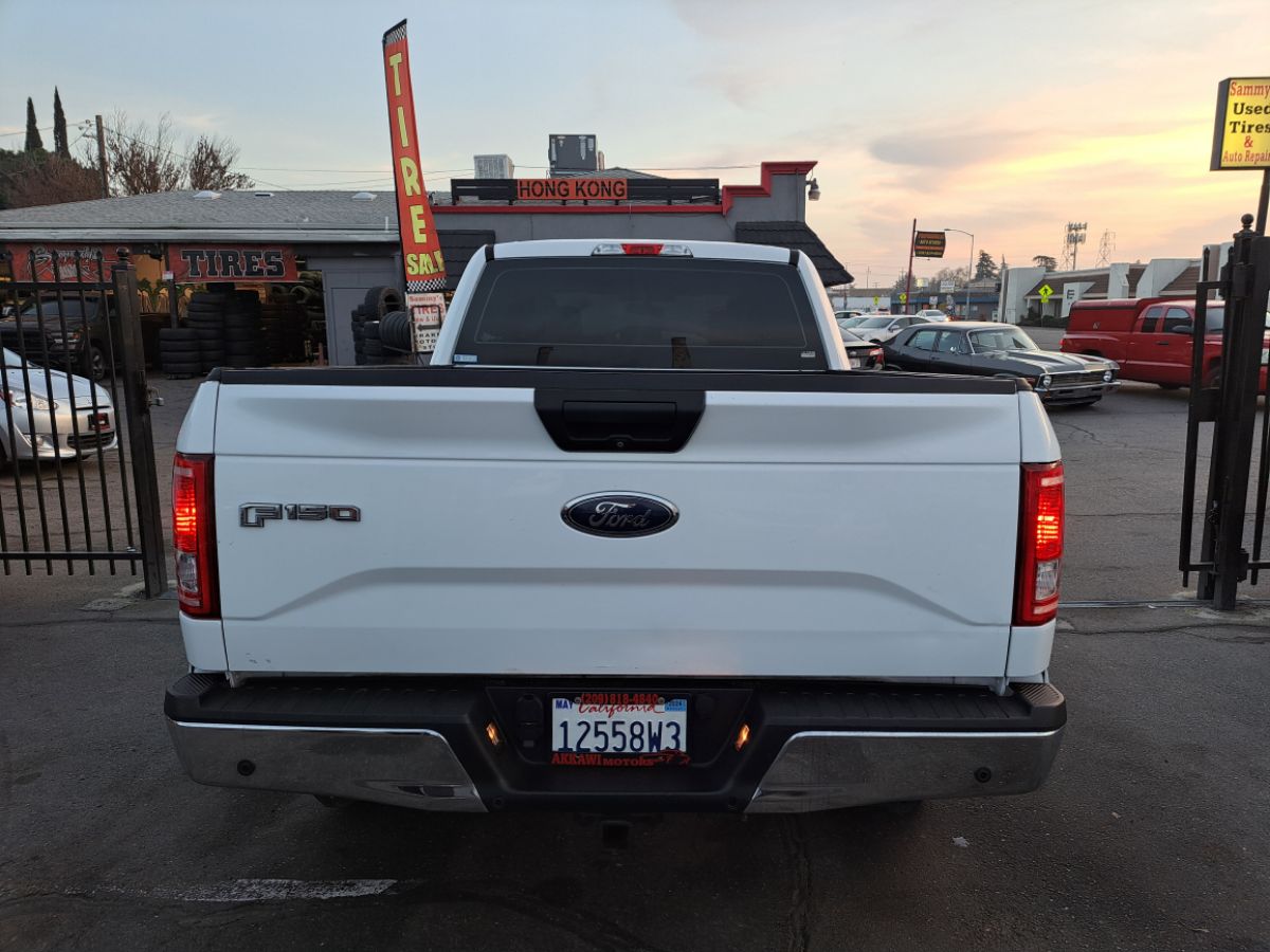 2015 Ford F-150 XLT photo 21