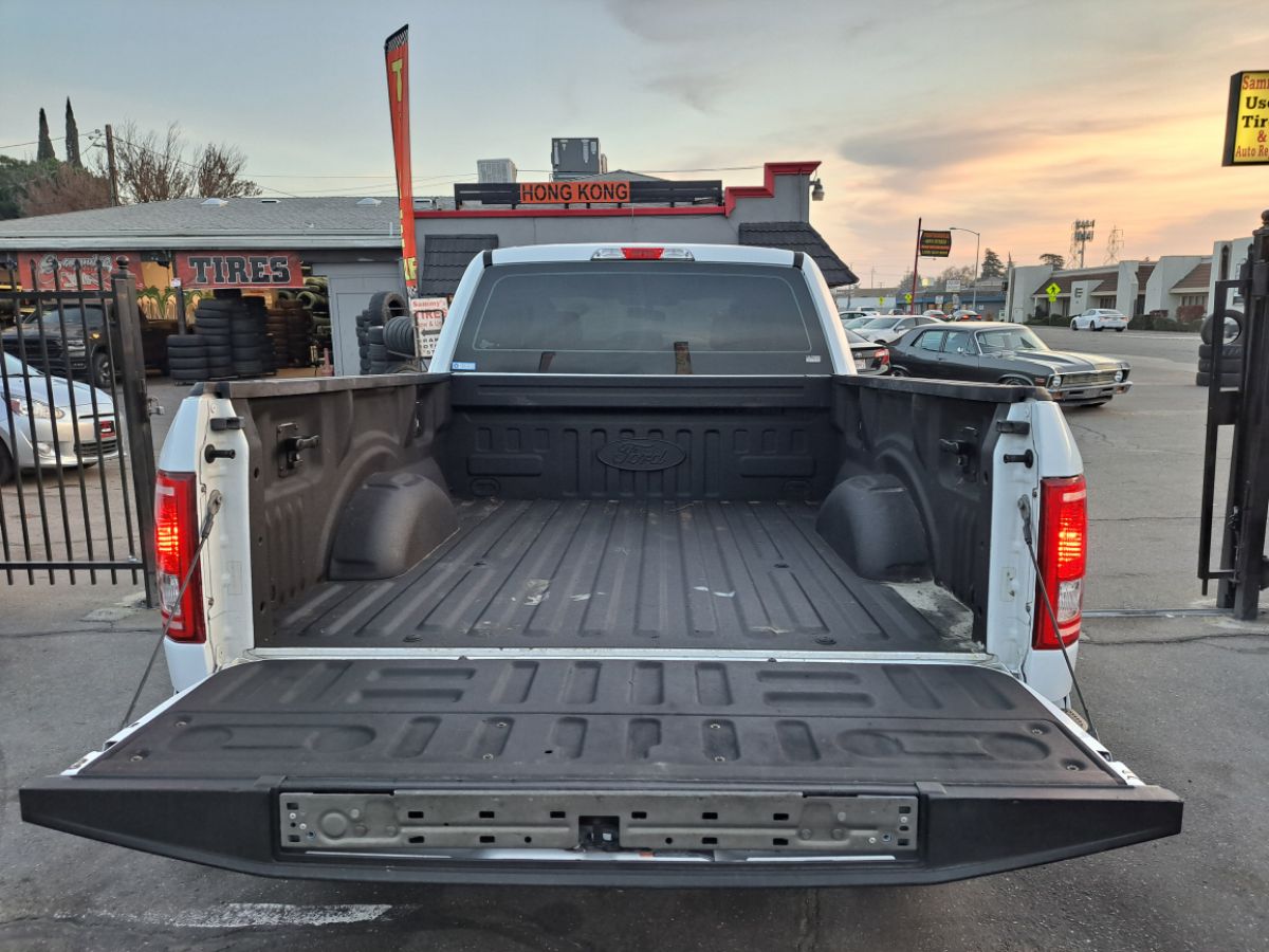 2015 Ford F-150 XLT photo 22