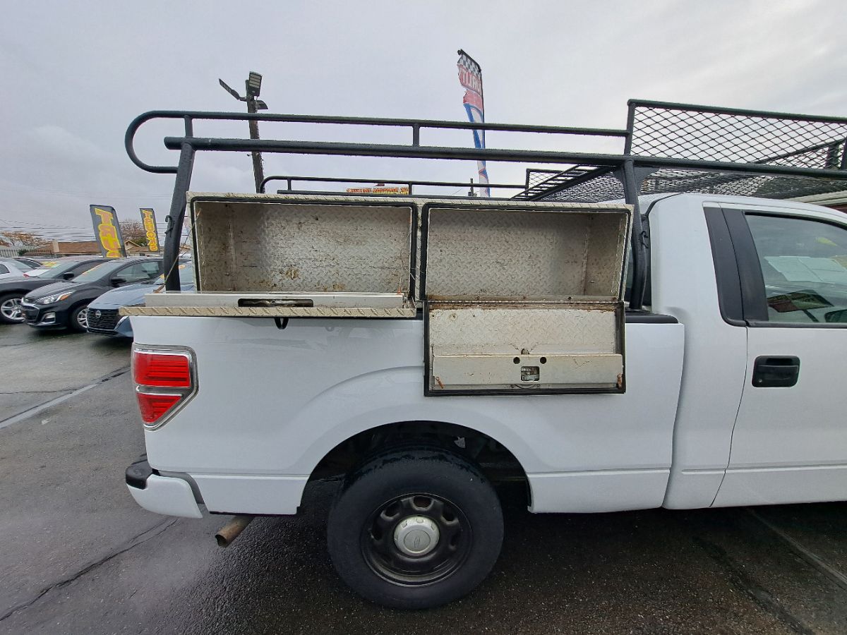 2011 Ford F-150 XLT photo 17