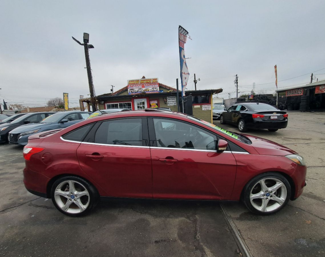 2013 Ford Focus Titanium photo 17