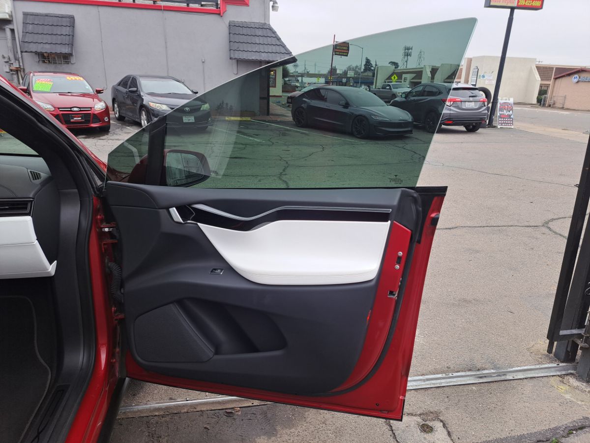 2020 Tesla Model X Long Range Plus photo 21