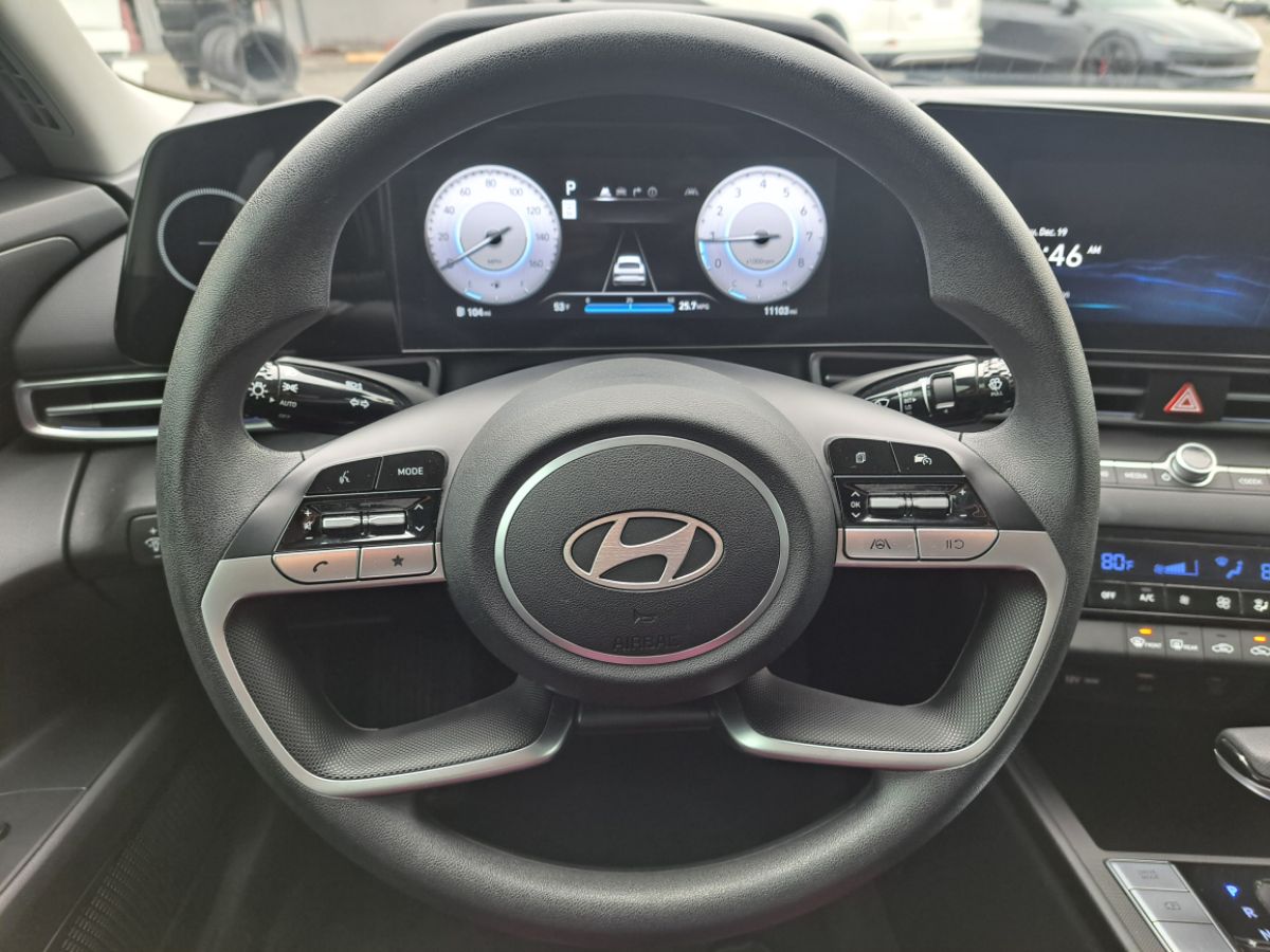 2024 Hyundai Elantra SEL photo 6