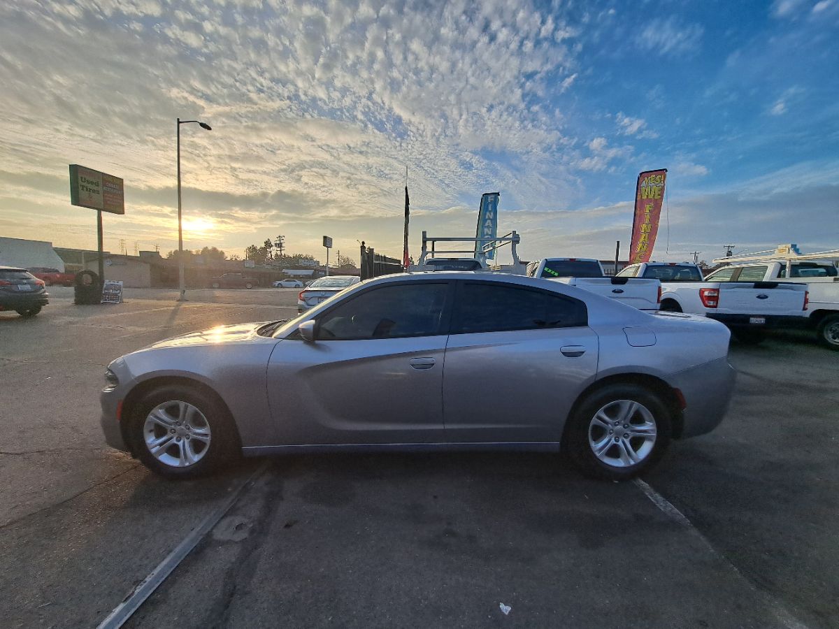 2015 Dodge Charger SE photo 3