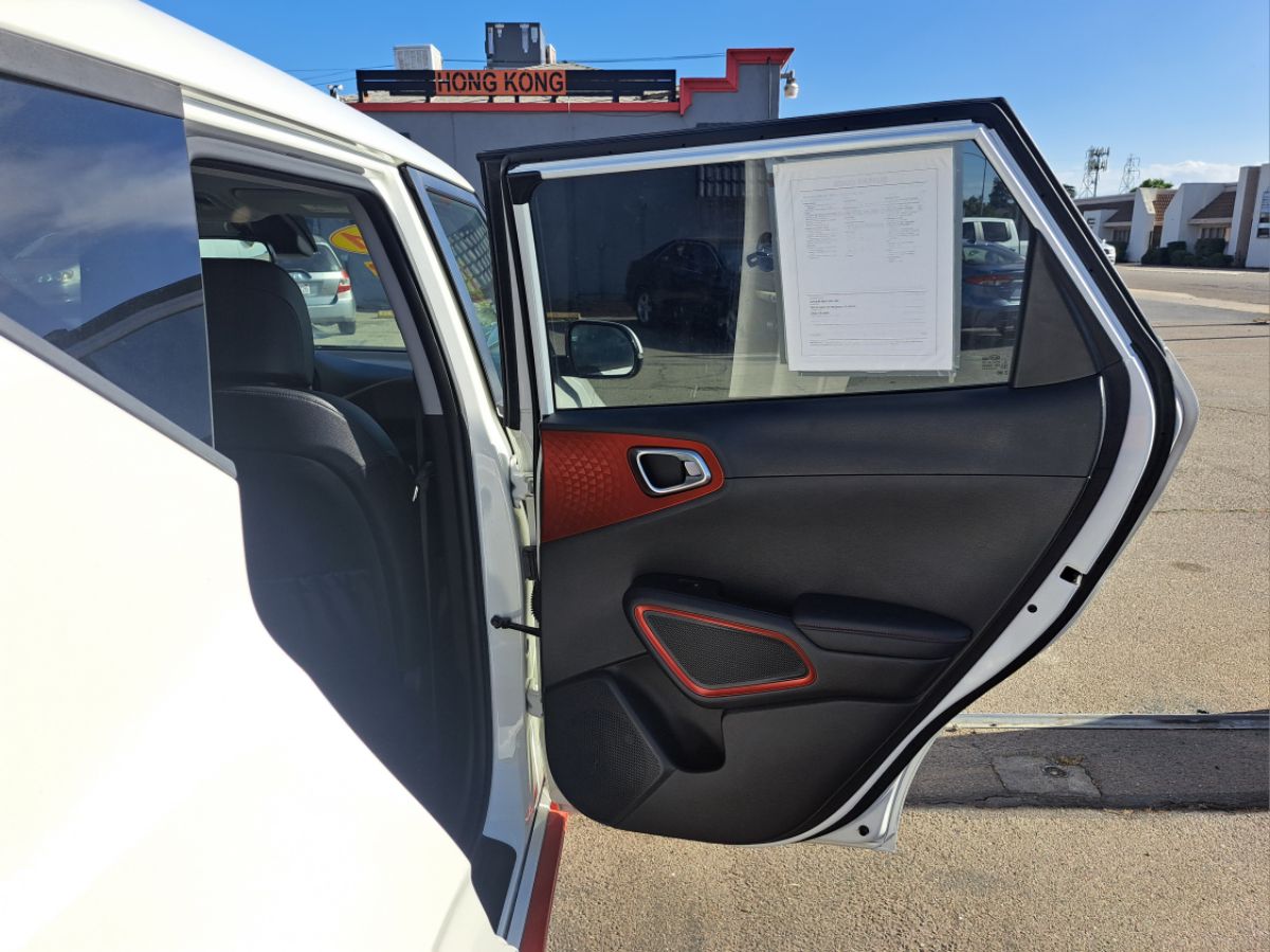 2021 Kia Soul Turbo - Photo 17