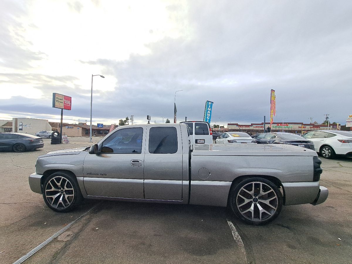 File:Chevrolet 1500 Silverado Z71 2004 (28209028937).jpg - Wikimedia Commons, image size:1200x900