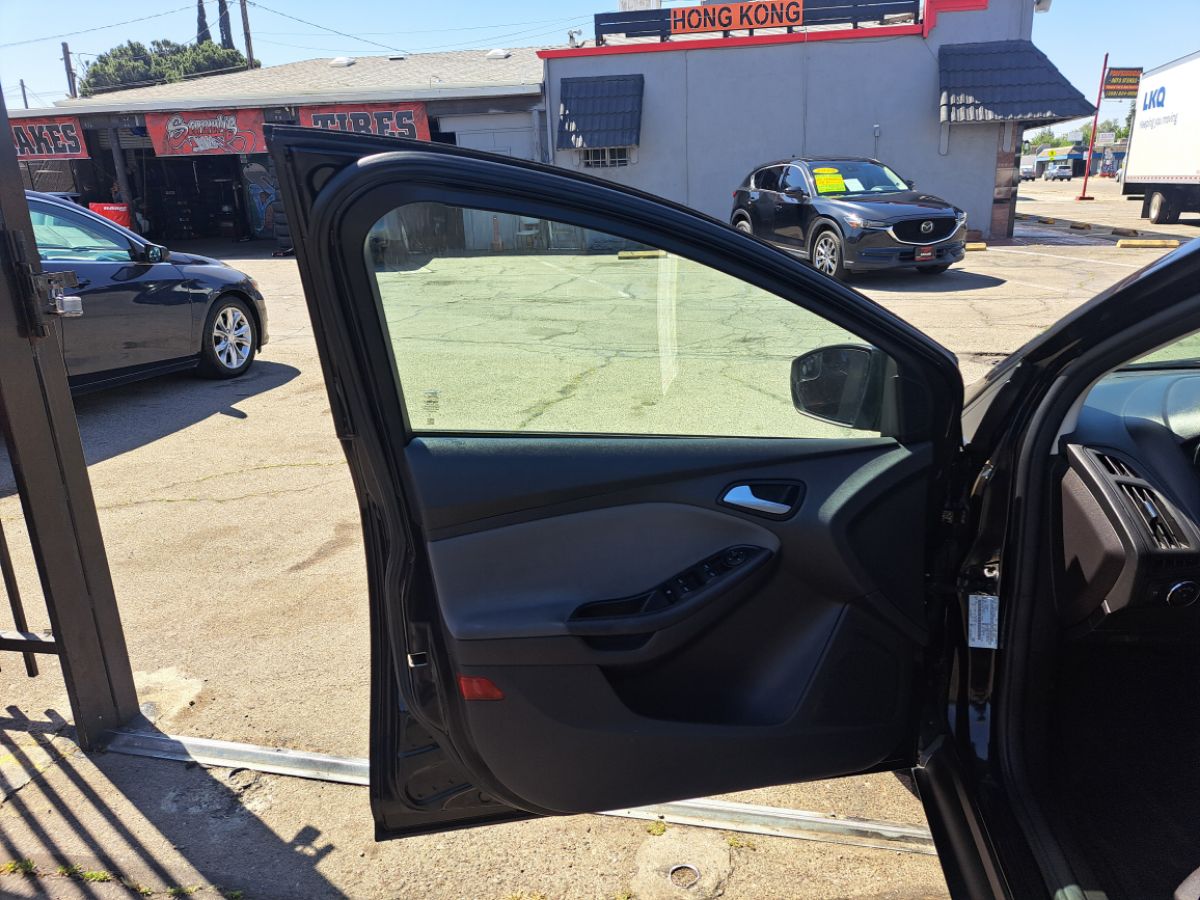 2014 Ford Focus SE - Photo 4