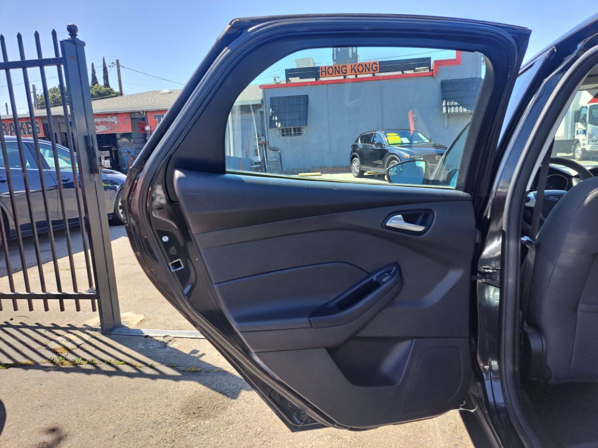 2014 Ford Focus SE - Photo 11