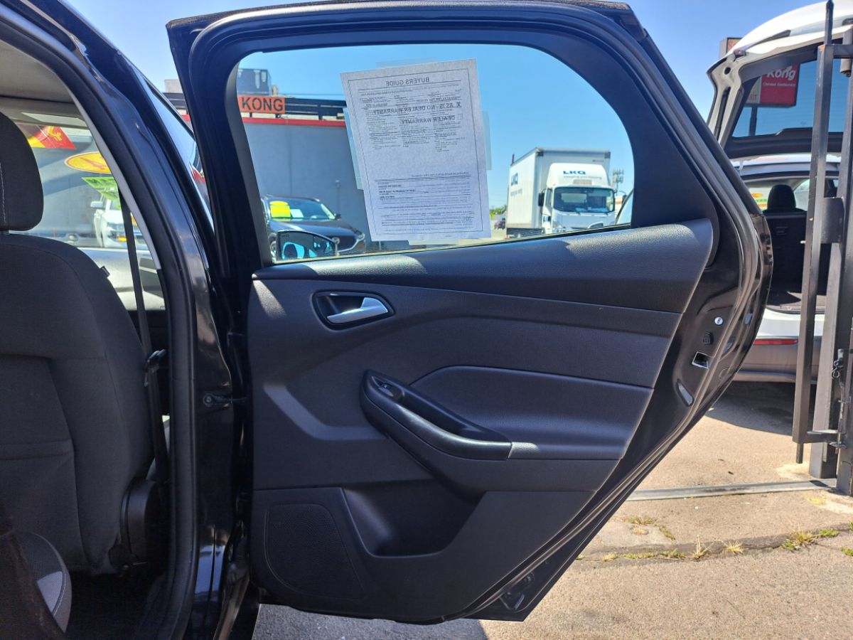 2014 Ford Focus SE - Photo 17