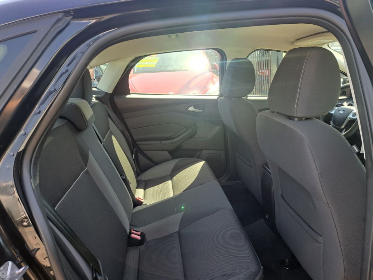 2014 Ford Focus SE - Photo 18