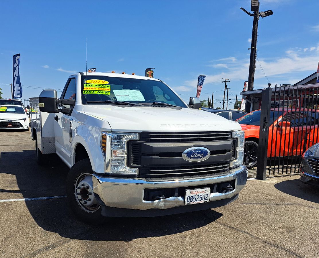 Ford F-350 photo 2