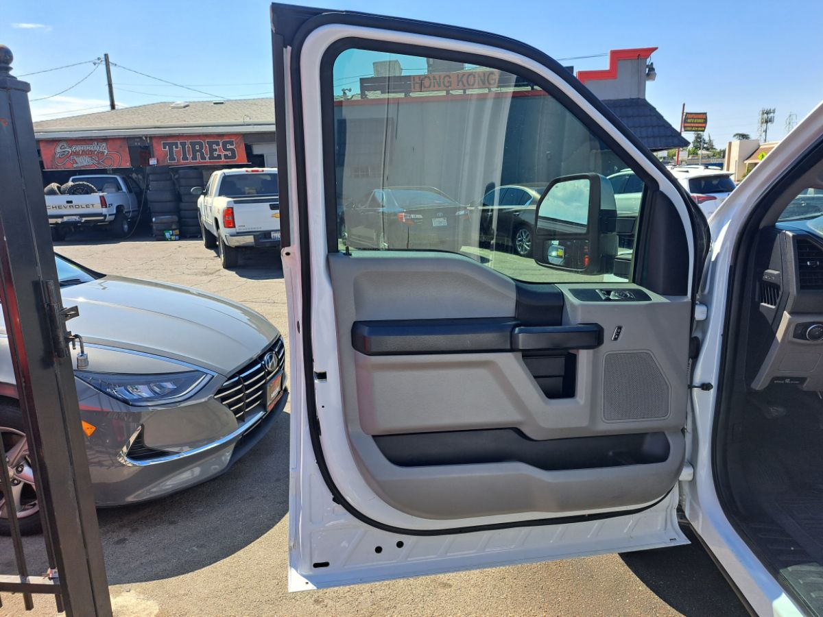 2019 Ford F-350 Super Duty Chassis Cab XL - Photo 4