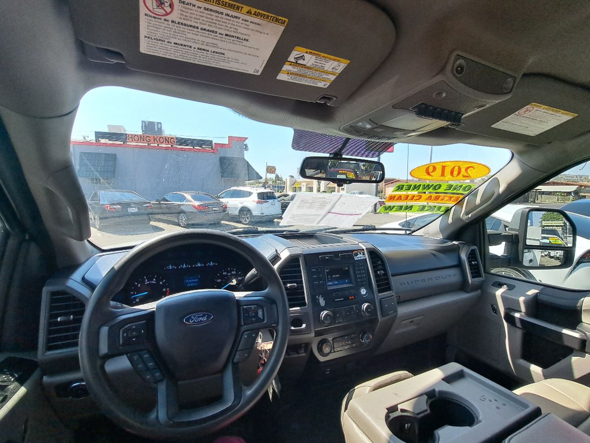 2019 Ford F-350 Super Duty Chassis Cab XL - Photo 10