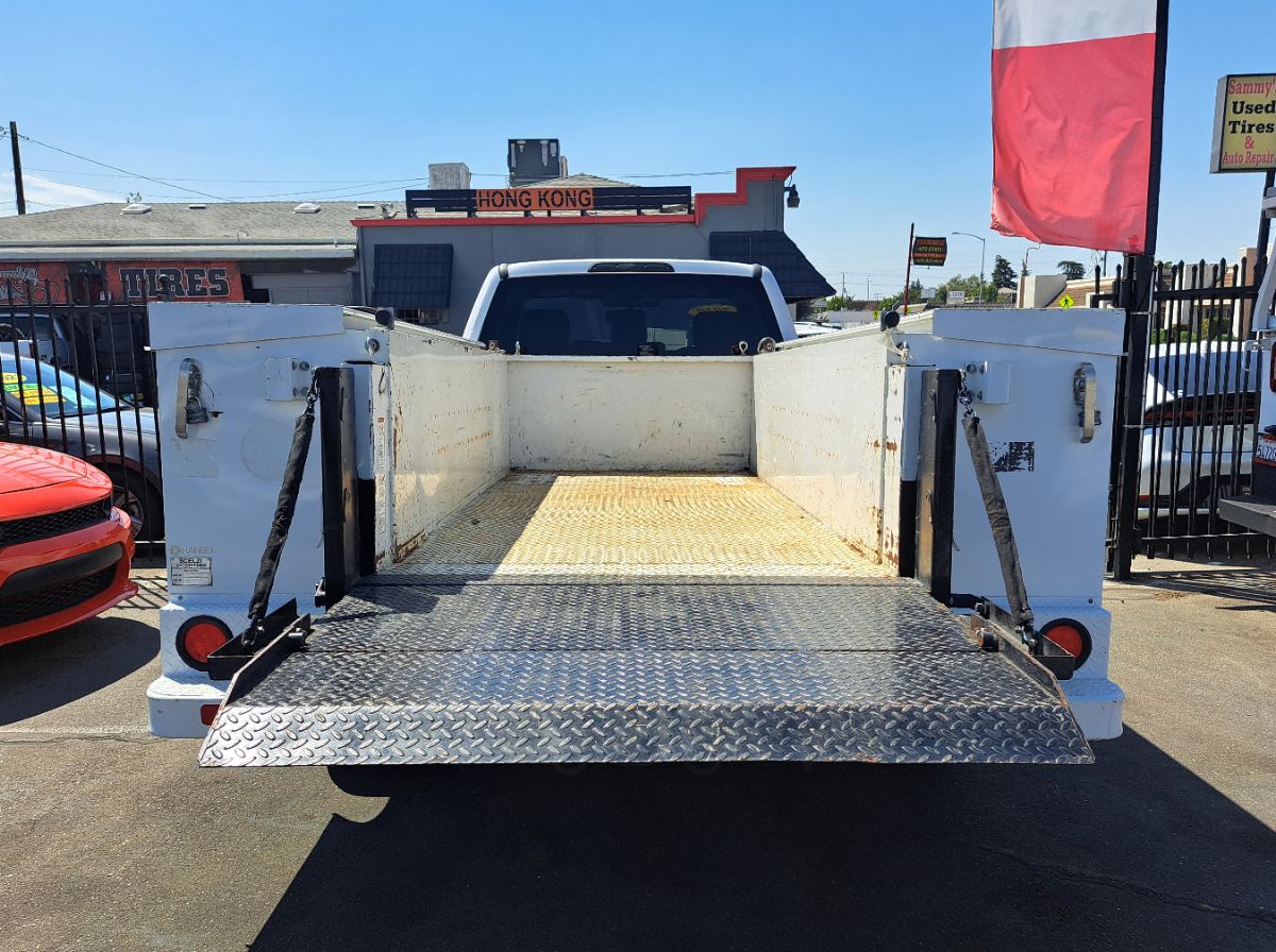 2019 Ford F-350 Super Duty Chassis Cab XL - Photo 16